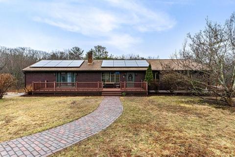 3 Becker Cir, Gloucester, MA 01930 photo 2