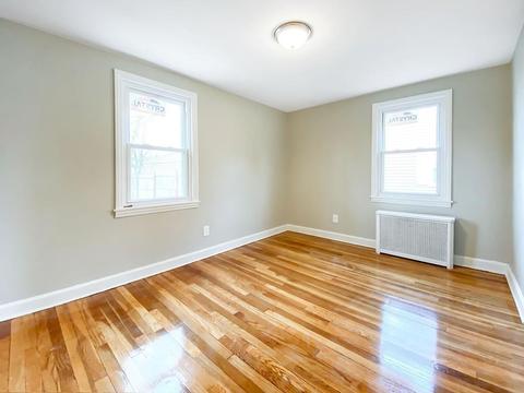 44 Curve St, Springfield, MA 01104 photo 12
