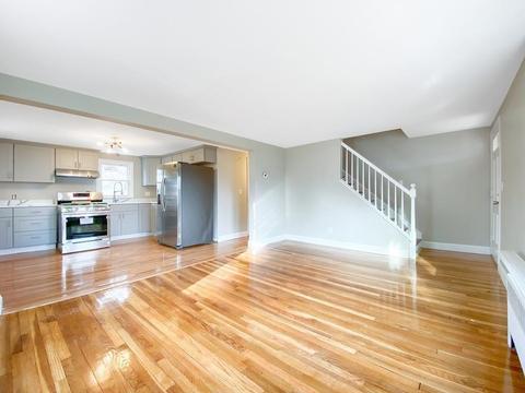 44 Curve St, Springfield, MA 01104 photo 9