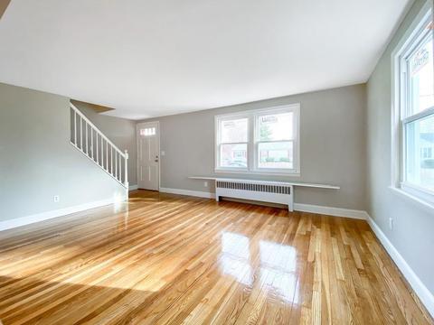 44 Curve St, Springfield, MA 01104 photo 8