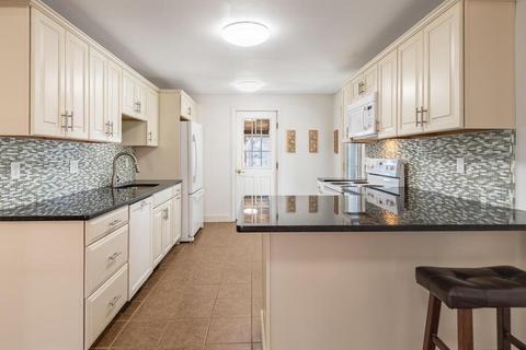 7 Cherry St, Gloucester, MA 01930 photo 4