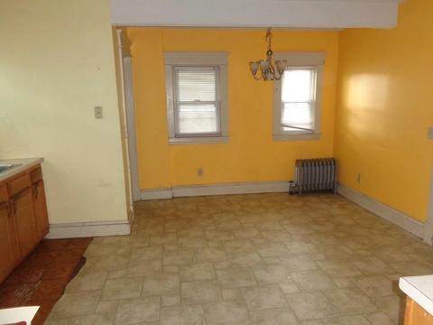 22 Redlands St, Springfield, MA 01104 photo 3