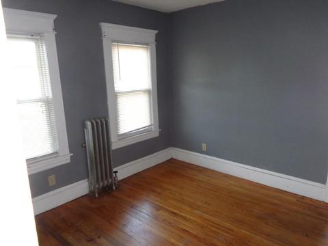 22 Redlands St, Springfield, MA 01104 photo 9