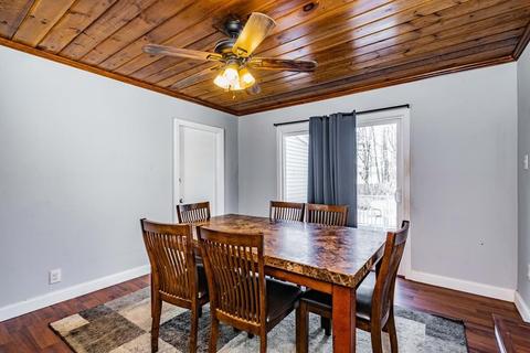 32 Malibu Dr, Springfield, MA 01128 photo 4