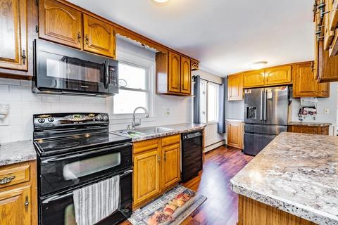 32 Malibu Dr, Springfield, MA 01128 photo 6
