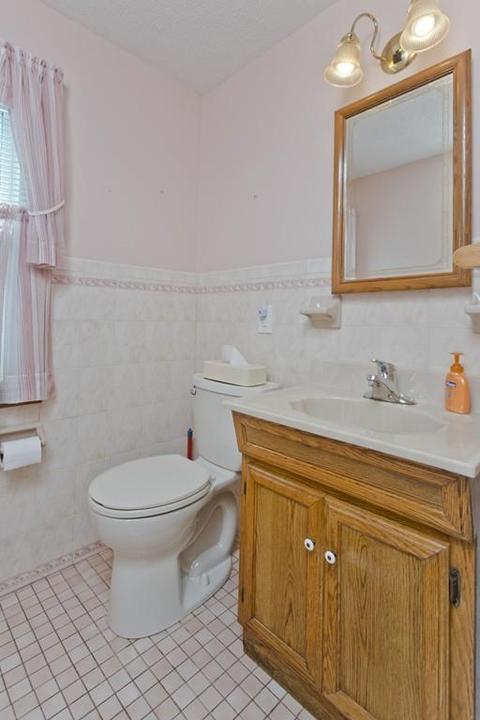 37 Daniel Dr, Chicopee, MA 01013 photo 9