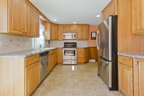 37 Daniel Dr, Chicopee, MA 01013 photo 3