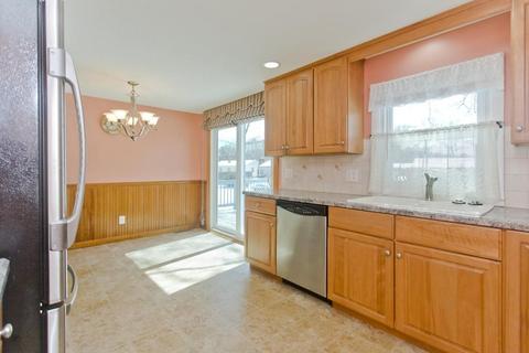 37 Daniel Dr, Chicopee, MA 01013 photo 4