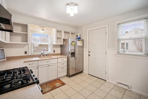 814 Grayson Dr, Springfield, MA 01119 photo 4