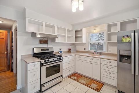 814 Grayson Dr, Springfield, MA 01119 photo 2
