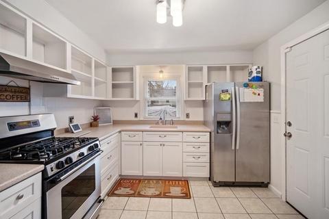 814 Grayson Dr, Springfield, MA 01119 photo 3