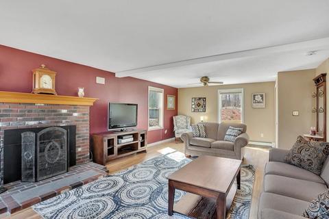 15 Corbin Rd, Dudley, MA 01571 photo 3