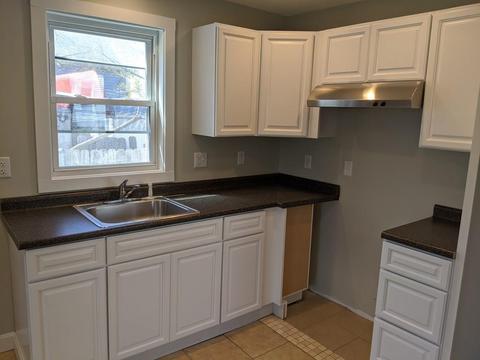 35 Hall St, Fall River, MA 02724 photo 2