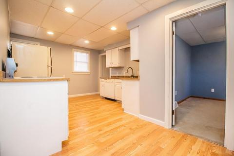 17 Buffum St, Worcester, MA 01603 photo 4
