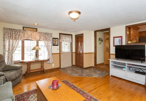 91 Borys Cir, Chicopee, MA 01013 photo 4
