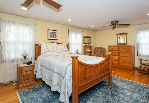91 Borys Cir, Chicopee, MA 01013 photo 23
