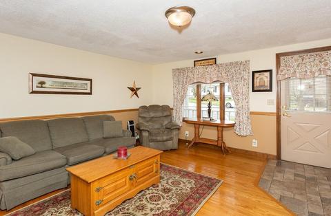 91 Borys Cir, Chicopee, MA 01013 photo 5