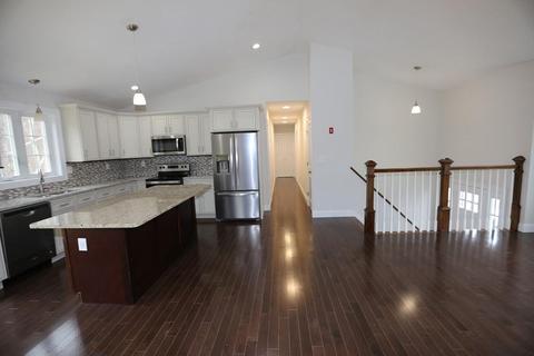 14 Wakefield Ave, Webster, MA 01570 photo 4