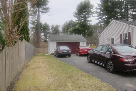 66 Flint St, Springfield, MA 01129 photo 4