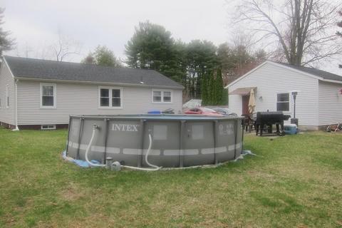 66 Flint St, Springfield, MA 01129 photo 9