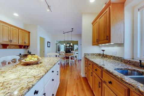 2 Brookside St, Upton, MA 01568 photo 9