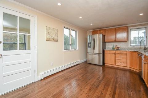 37 Markham Cir, Ayer, MA 01432 photo 8
