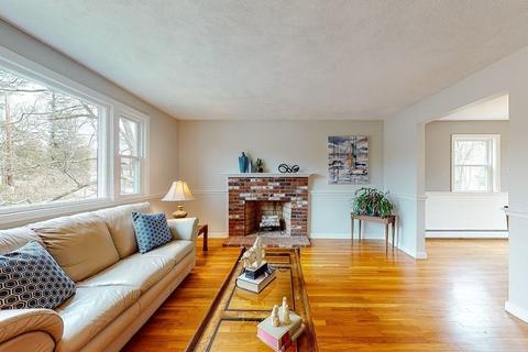 2 Edward Dr, Walpole, MA 02081 photo 4