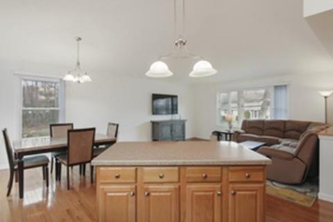 44 Steele Rd, Enfield, CT 06082 photo 8