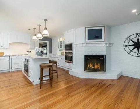 3 Flint St, Marblehead, MA 01945 photo 2