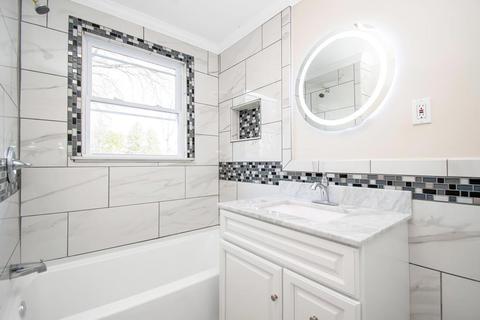 20 Olea St, Chicopee, MA 01020 photo 5