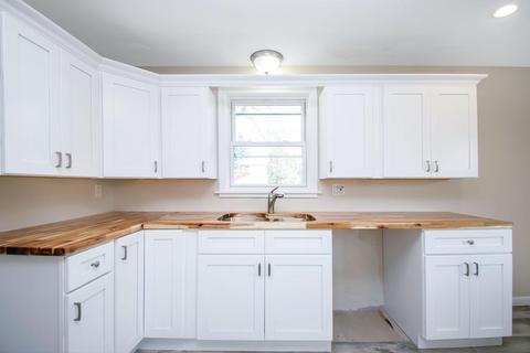 20 Olea St, Chicopee, MA 01020 photo 2
