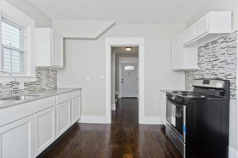 56 Burton St, Springfield, MA 01108 photo 4