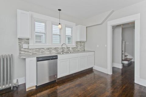 56 Burton St, Springfield, MA 01108 photo 5