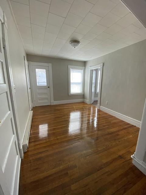 90 Grover St, Springfield, MA 01104 photo 6