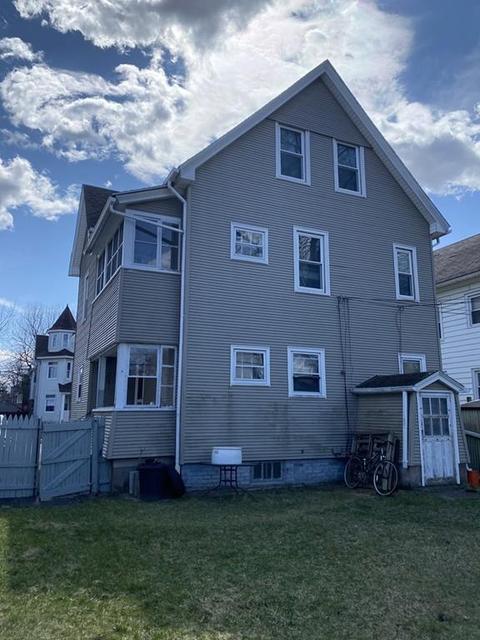 90 Grover St, Springfield, MA 01104 photo 3