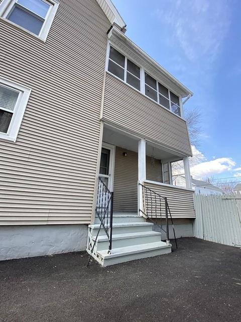 90 Grover St, Springfield, MA 01104 photo 2