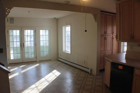 22 Pendexter Ave, Chicopee, MA 01013 photo 9