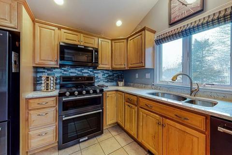 47 Waldron Rd, Braintree, MA 02184 photo 2