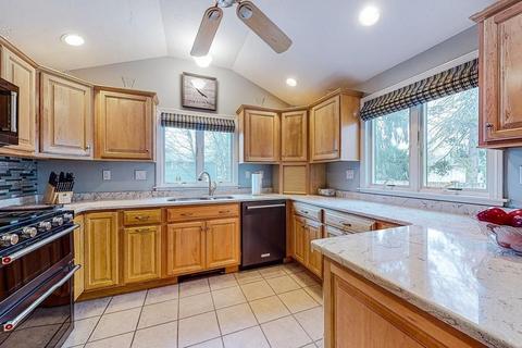 47 Waldron Rd, Braintree, MA 02184 photo 3