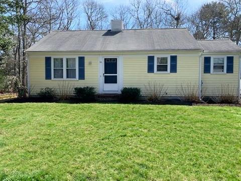 24 Gunters Ln, Mashpee, MA 02649 photo 1