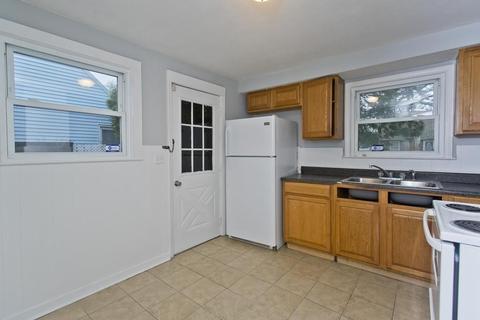 295 Rosewell St, Springfield, MA 01109 photo 4