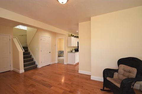 92 Hampstead Pl, Athol, MA 01331 photo 2