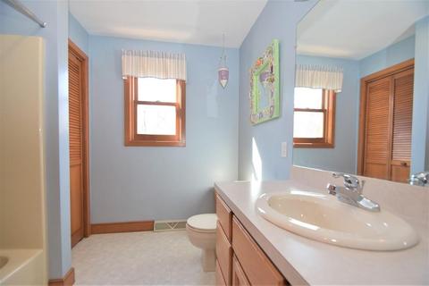 71 Pearl St, Upton, MA 01568 photo 18
