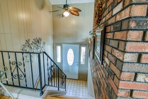 37 Deane St, Chicopee, MA 01020 photo 3