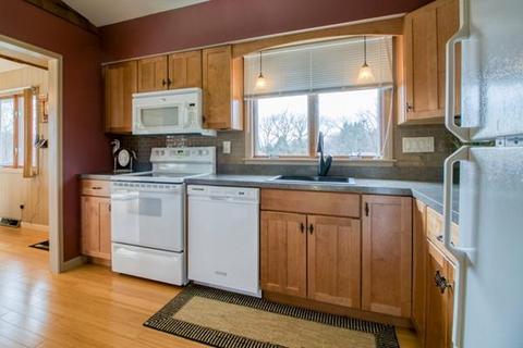 37 Deane St, Chicopee, MA 01020 photo 4