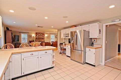 94 Windsor Ave, Acton, MA 01720 photo 8