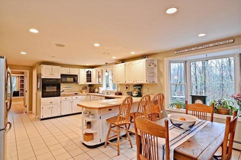 94 Windsor Ave, Acton, MA 01720 photo 5