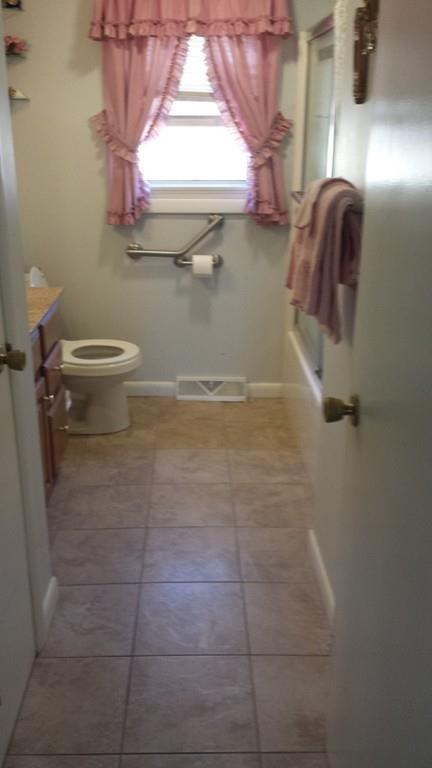 127 Garnet St, Springfield, MA 01129 photo 8