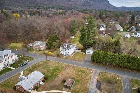 96 Briggs St, Easthampton, MA 01027 photo 3