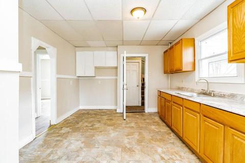 17 Marble St, Springfield, MA 01105 photo 5